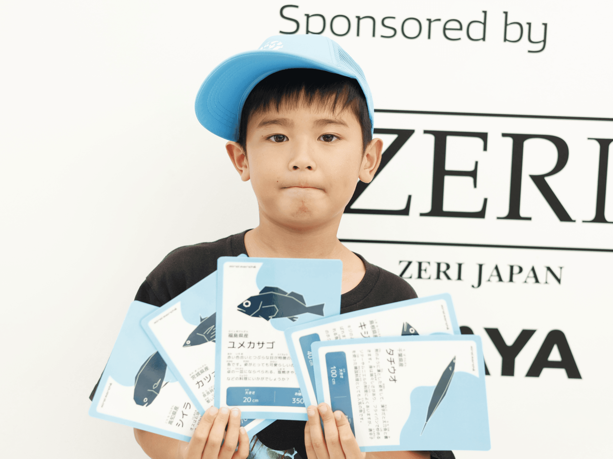 タチウオ、シイラ、カツオ。ダイナミックでおおきい魚がそろったね！おきゃくさんはぜったい足をとめて見てくれるはず。こうきゅうぎょのキジハタがあることで、うりばがグレードアップ！ユメカサゴもカラフルなうりばを　いっそうひきたてているね。見た目でひきつける、とても楽しいえらびかただ！さんかしてくれてありがとう！