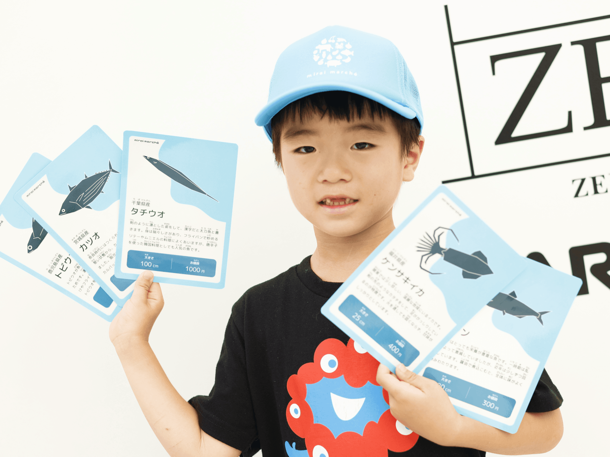 トビウオやカツオ、タチウオのようにうみをはやくおよぐさかながそろっていて、しんせんさと　いきおいをかんじるね！そこにケンサキイカやニシンがくわわって、あじやちょうりほうほうのバリエーションもひろがる。ダイナミックさとおいしさをあわせもった、プロのバイヤーらしいせんたくだよ。さんかしてくれてありがとう！