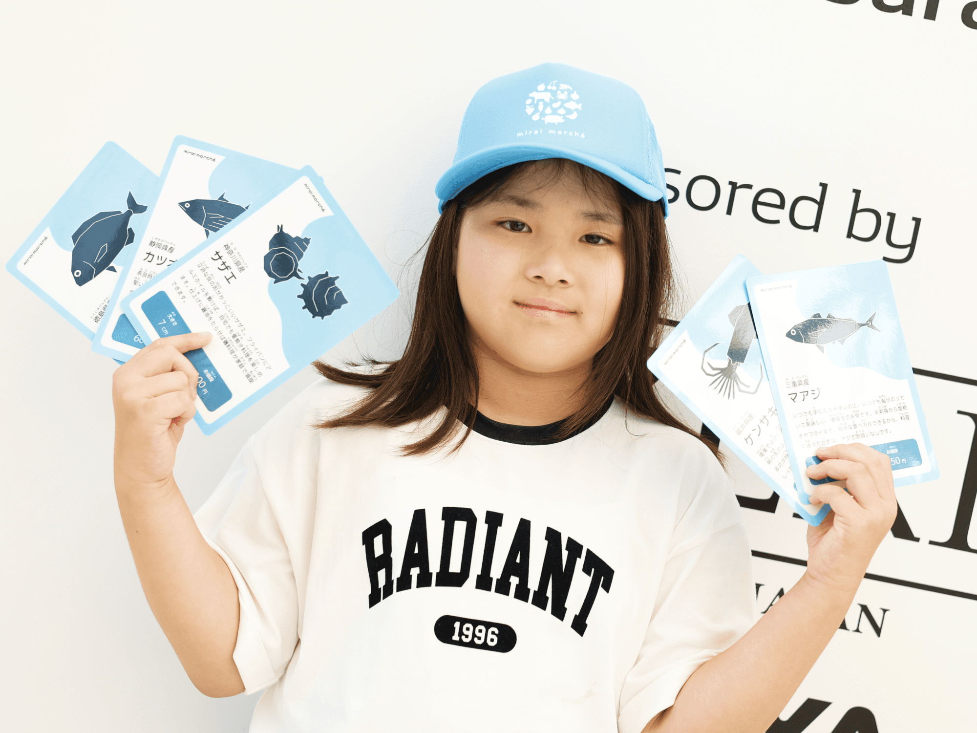 人気のお魚をじょうずにそろえたね！その中でも、とくべつかんのあるマダイとサザエがうりばをグレードアップしてささえているね。いろどりも、大きさも、あじわいも、すべてバランスがよくて、プロのバイヤーも顔まけの、よくととのったラインナップだ。さんかしてくれてありがとう！