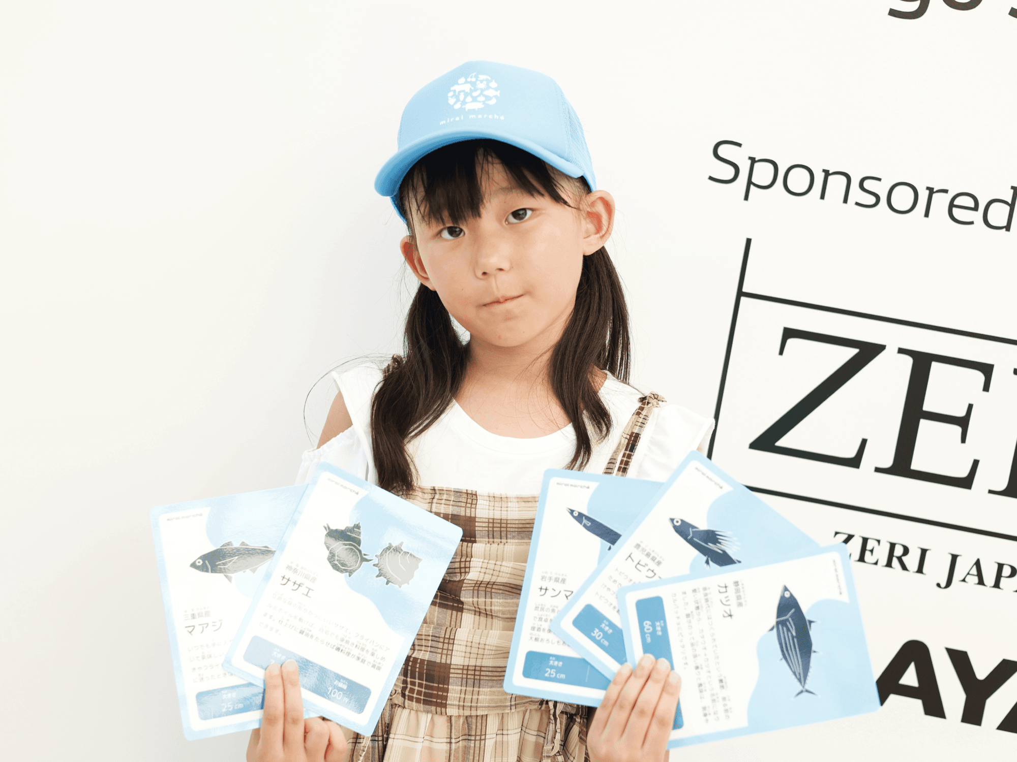 今日のごはんが楽しみになる、すてきなうりばだね！えいようまんてんのアジやサンマやカツオは、おきゃくさんがきっとよろこんでくれるはず。トビウオとサザエがとくべつかんをプラスして、バランスがとてもいいね！買う人のことをよくかんがえた、すばらしいえらびかただよ。さんかしてくれてありがとう！